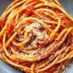 Spaghetti mit scharfer Tomaten-Paprika-Sauce
