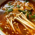 Tomaten-Enoki-Pilzsuppe